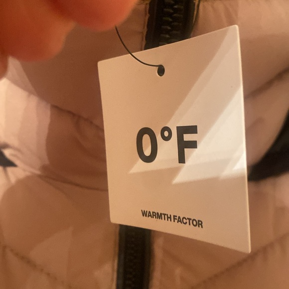 DKNY WOMEN’S BIB FRONT LIGHT WEIGHT PUFFER COAT NWT - Picture 10 of 16